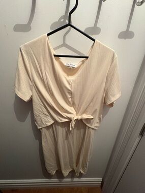 Rose maternité Cream Short Sleeve Tie-Front Midi Dress